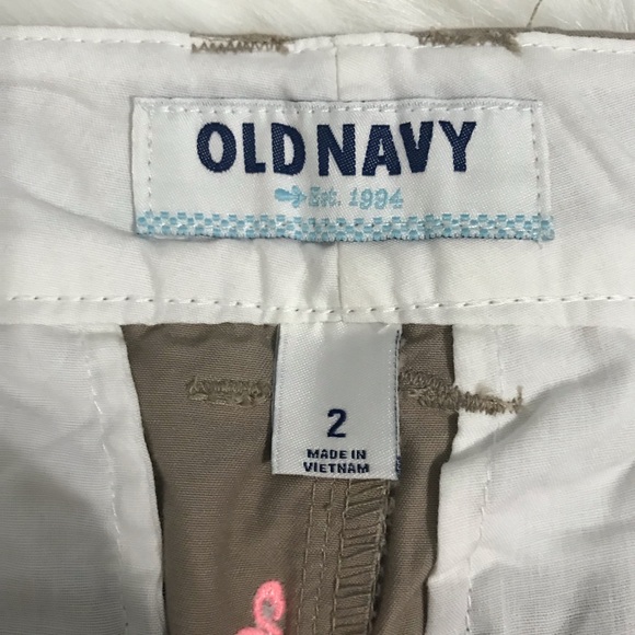 Old Navy Khaki Flamingo Print Pocket Shorts 2 - Picture 3 of 6